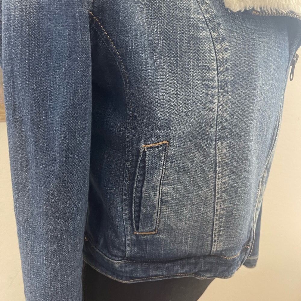 Jean jacket - Picture 10 of 10